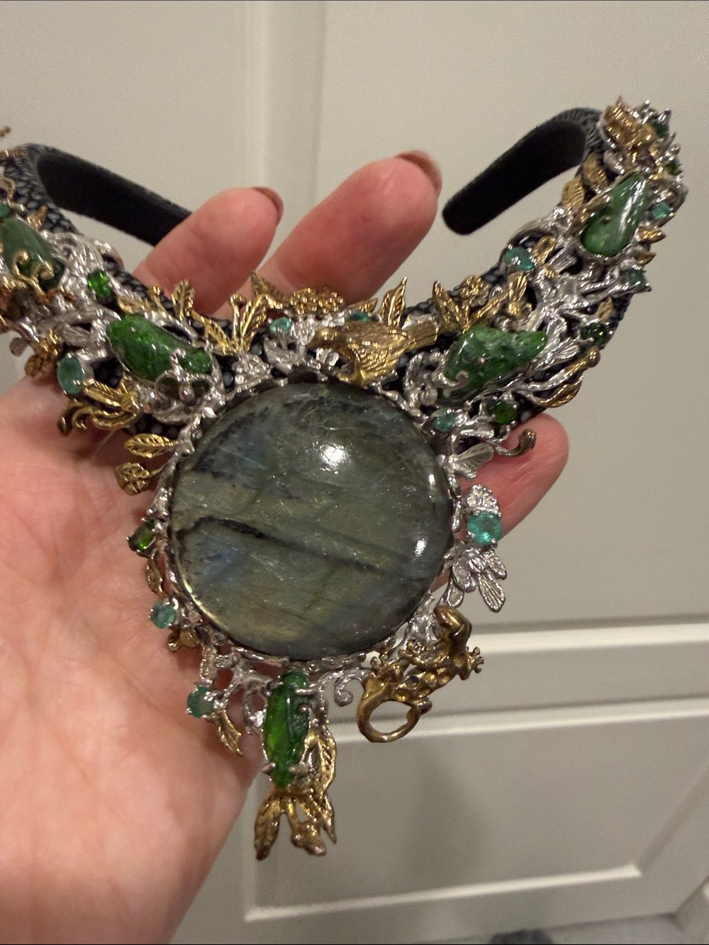 Elegant Green and Gold Statement Necklace - Women Jewelry - Picture 2 of 7
